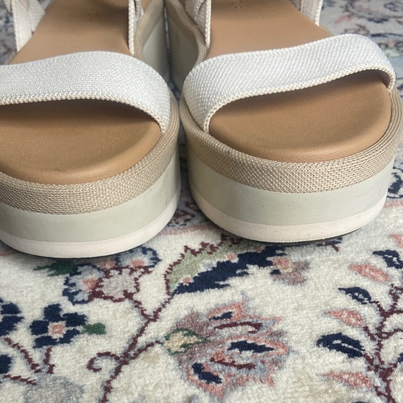 Rothys Sandals Lightweight Wedge Salt Cream Platform Open Toe Strappy Shoes 8.5 - Picture 3 of 15